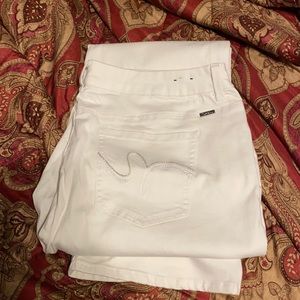 Woman’s 20 white jeans. Slim boot